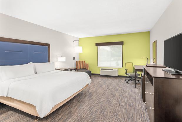 Images Holiday Inn Express & Suites Wilmington-Newark by IHG