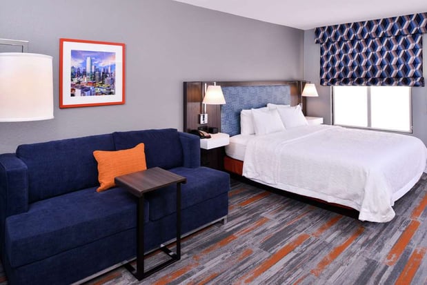 Images Hampton Inn & Suites Legacy Park-Frisco