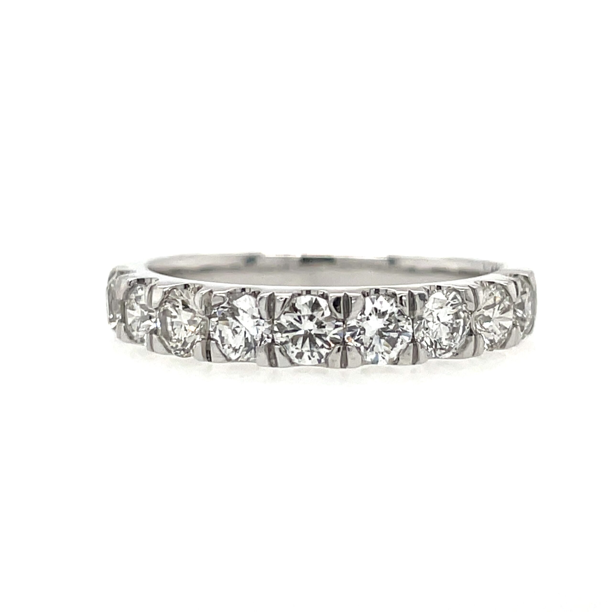 Celebrate forever with this 14K white gold anniversary band featuring 1 carat total weight of round lab-grown diamonds. A timeless design offering exceptional brilliance, elegance, and sustainable beauty.