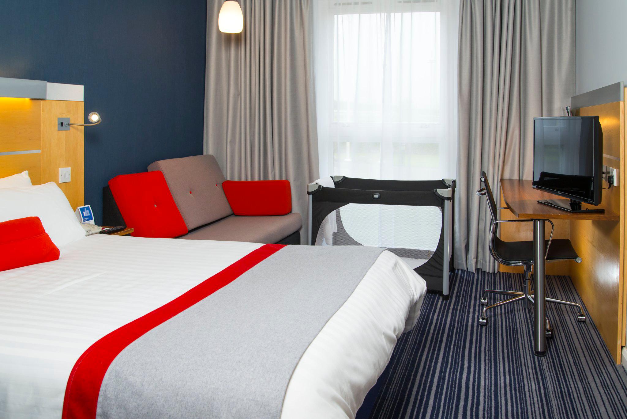 Holiday Inn Express London - Epsom Downs, an IHG Hotel Surrey 01372 755200