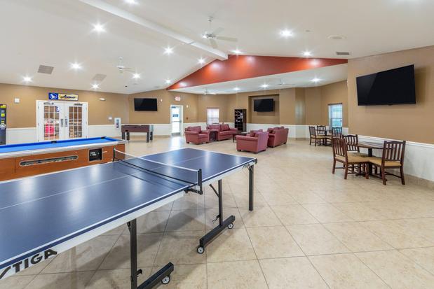 Images Holiday Inn Club Vacations Orlando Breeze Resort