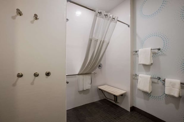 Images Tru by Hilton Traverse City