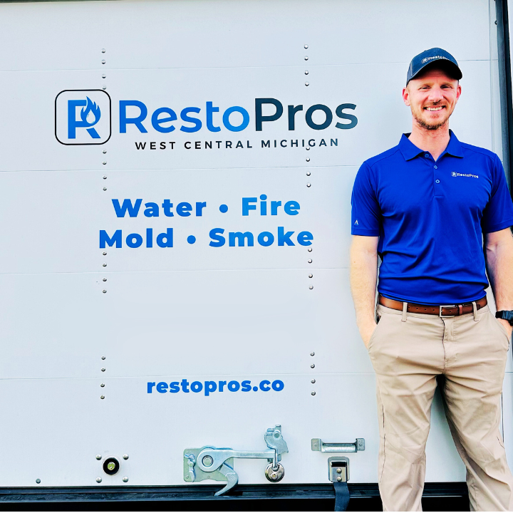 We are a team of local and professional water, mold, fire, smoke, and storm damage experts.