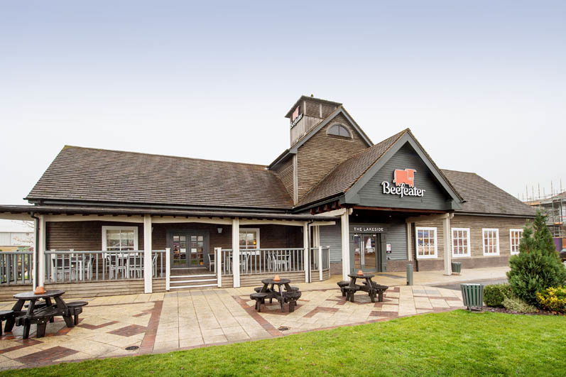 Beefeater restaurant exterior Premier Inn Doncaster (Lakeside) hotel Doncaster 03337 774643