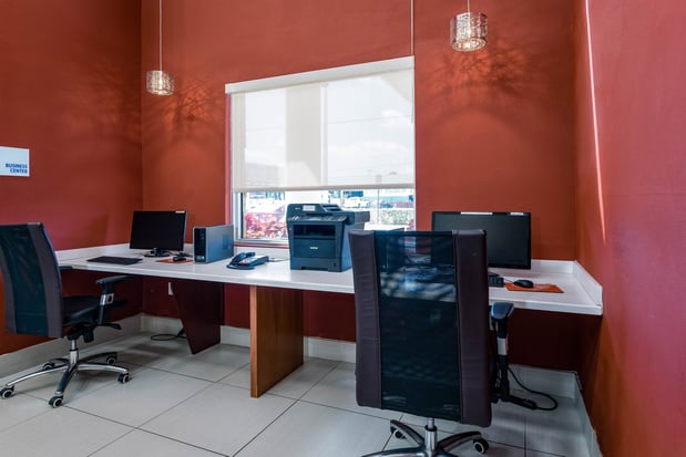 Images Holiday Inn Express & Suites Lantana by IHG