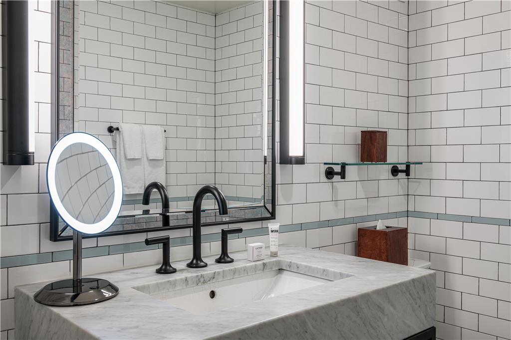 Hotel Theodore Seattle Downtown, Tapestry by Hilton