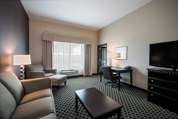 Images Holiday Inn Express & Suites Green Bay East by IHG