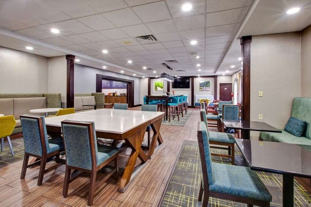Images Hampton Inn & Suites Cleveland-Airport/Middleburg Heights