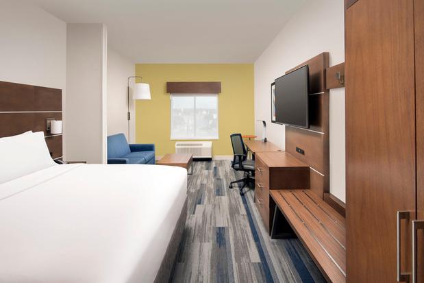 Images Holiday Inn Express & Suites San Antonio North - Windcrest by IHG