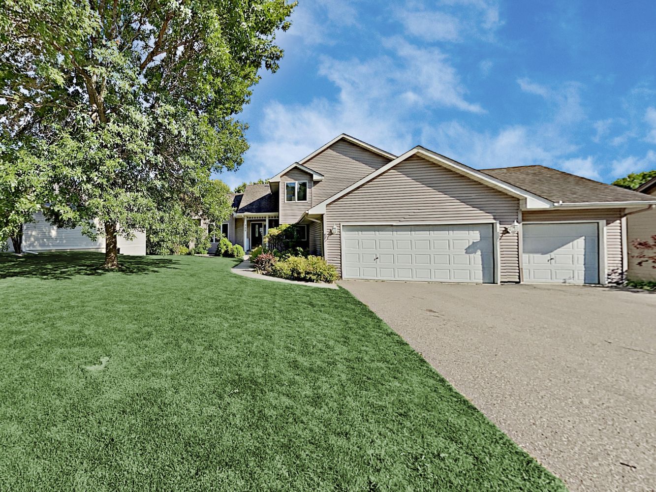 Charming home with a three-car garage at Invitation Homes Minneapolis.