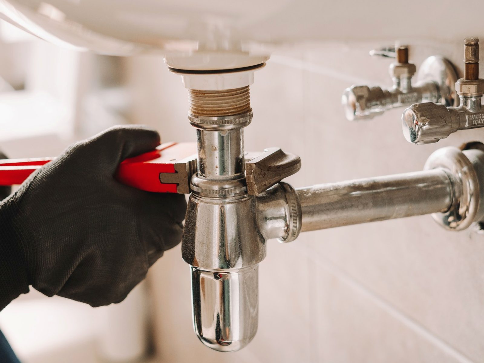 Top Hat Plumbing Logo