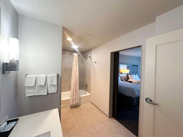 Images Embassy Suites by Hilton Kansas City Olathe