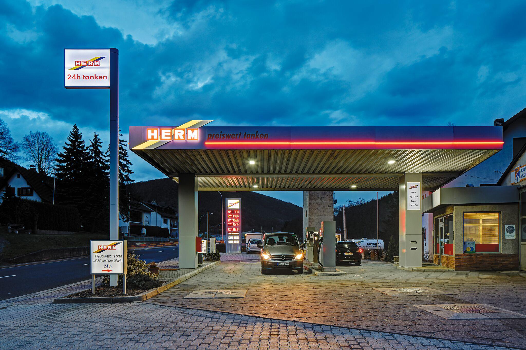 Bild 1 HERM Tankstelle Schneeberg in Schneeberg