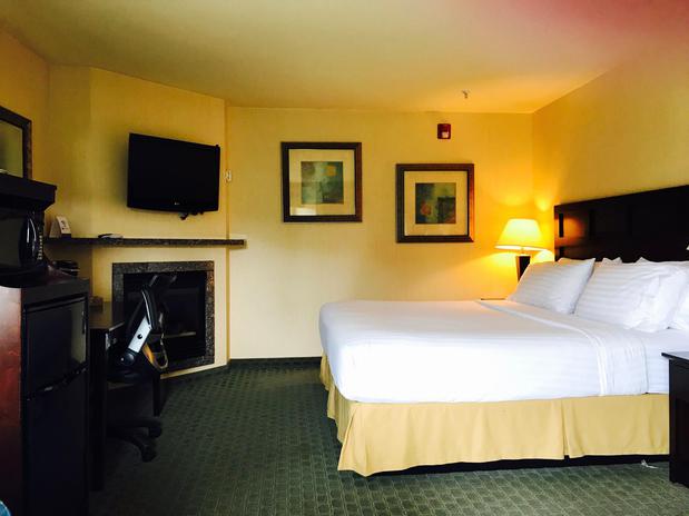 Images Holiday Inn Express Fort Bragg, an IHG Hotel