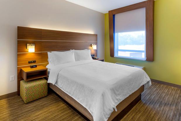 Images Holiday Inn Express & Suites Harrison, an IHG Hotel