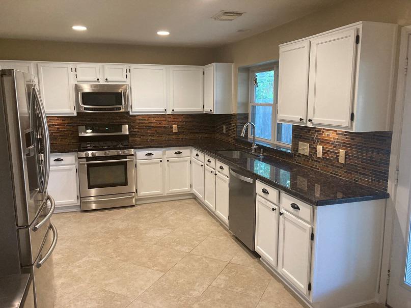 We bring samples of countertops, cabinets, hardware, paint and more to your home so you can make the Kitchen Tune-Up Savannah Brunswick Savannah (912)424-8907
