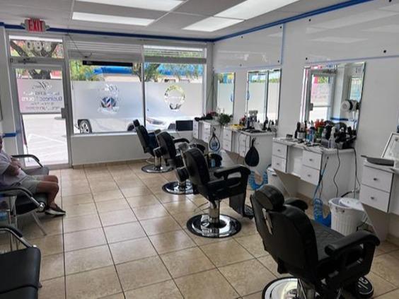 peluqueriÌa y barberiÌa-Yoe's Barber Shop