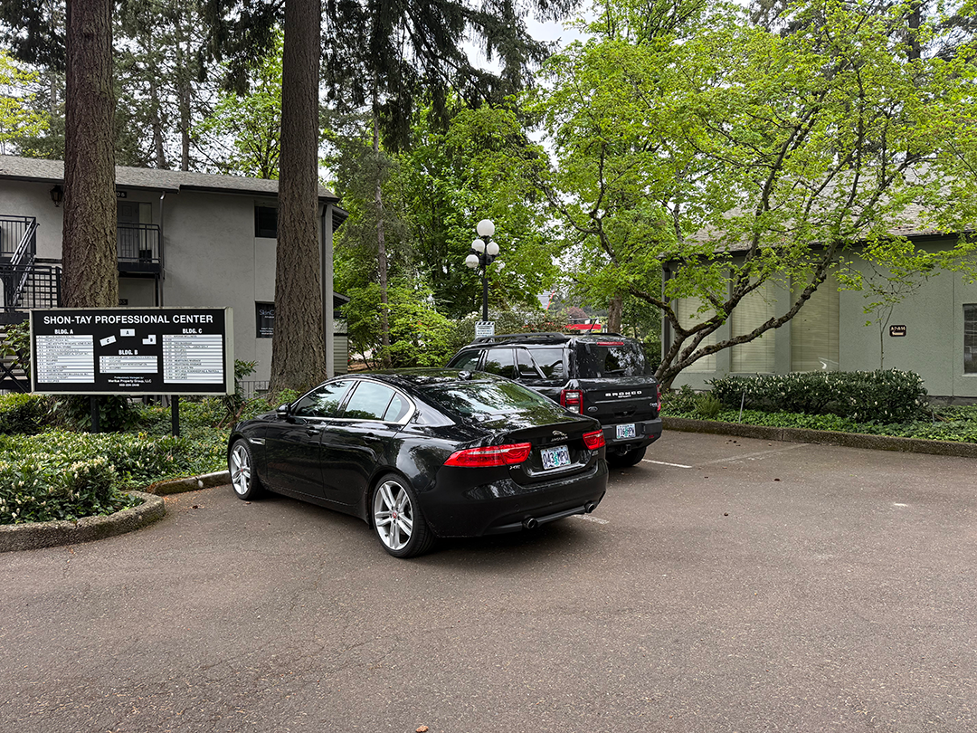 Exterior of the Lake Oswego FastFit studio
