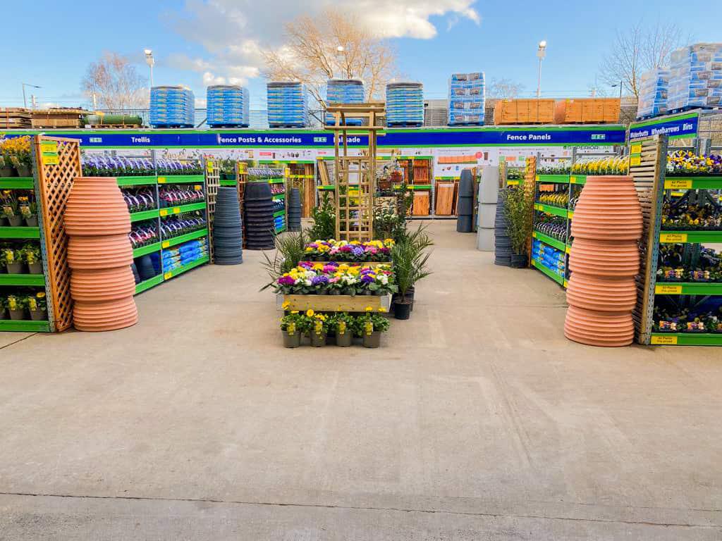 Images B&M Home Store with Garden Centre