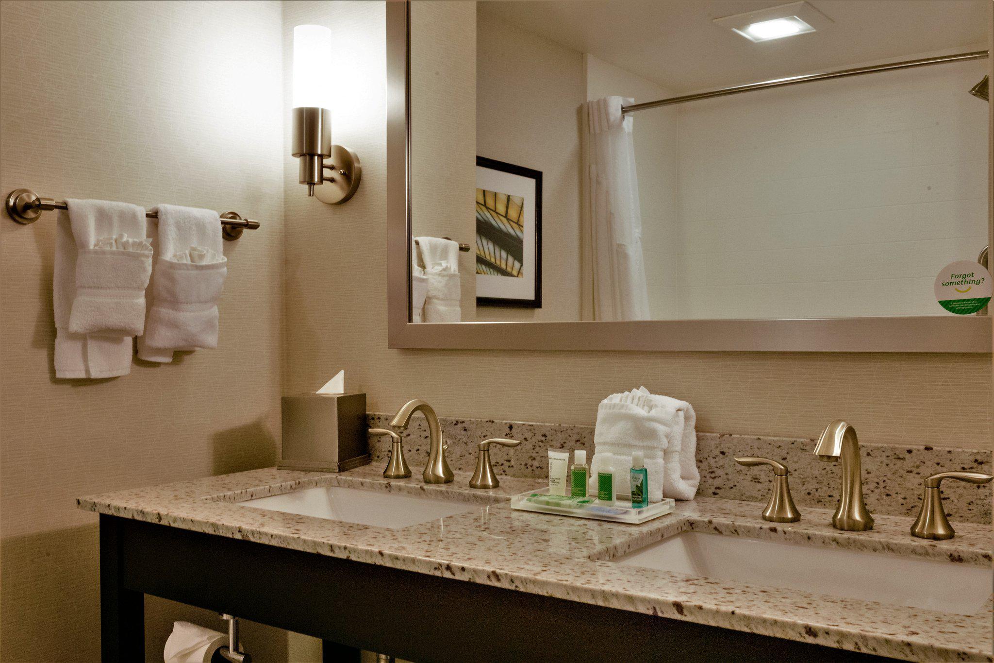 Holiday Inn & Suites East Peoria in East Peoria, IL - (309) 698-3333