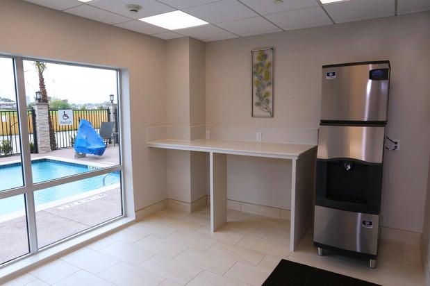 Images Holiday Inn Express & Suites Houston IAH - Beltway 8 by IHG