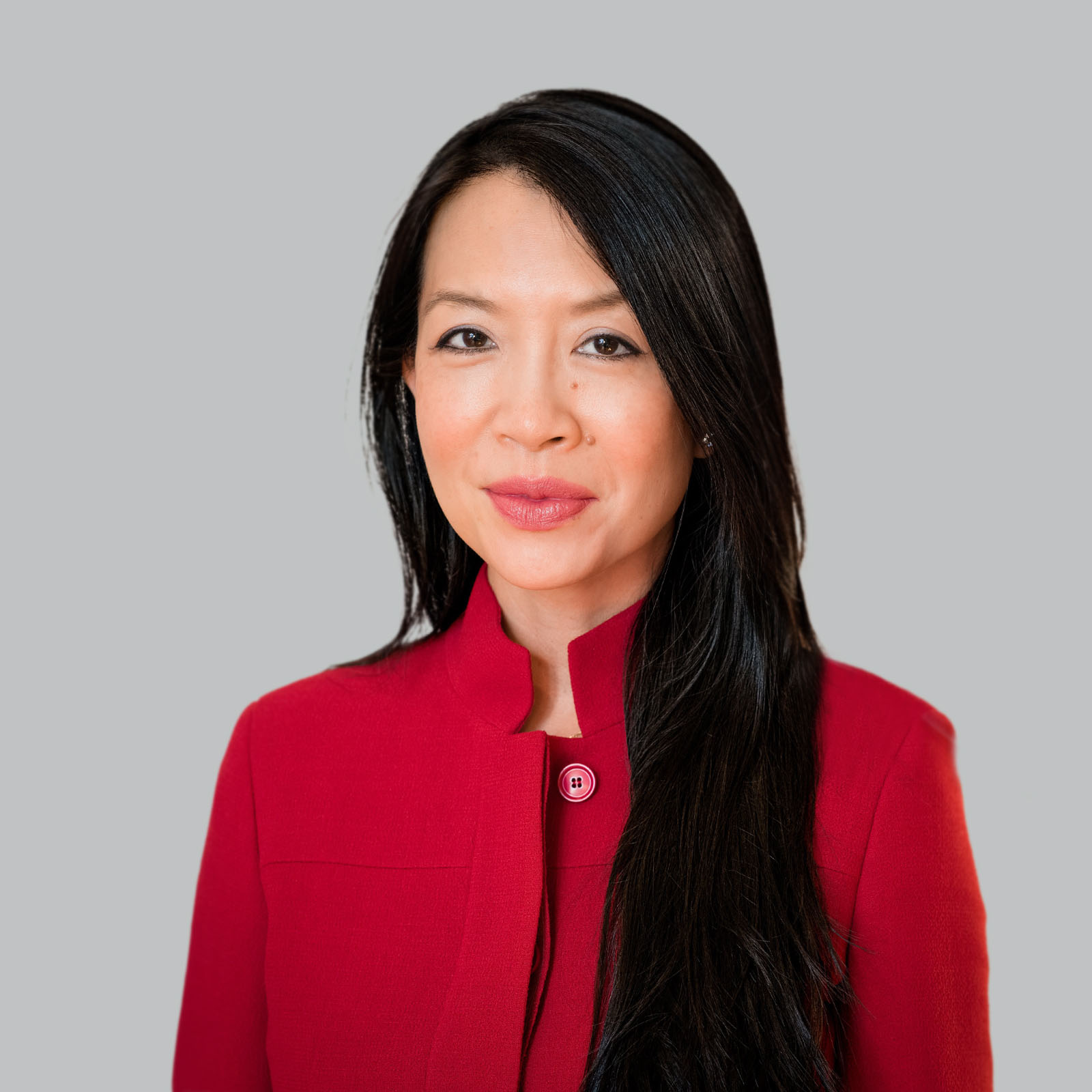 Headshot of Julie H. Nguyen, a wealth advisor at Chase
