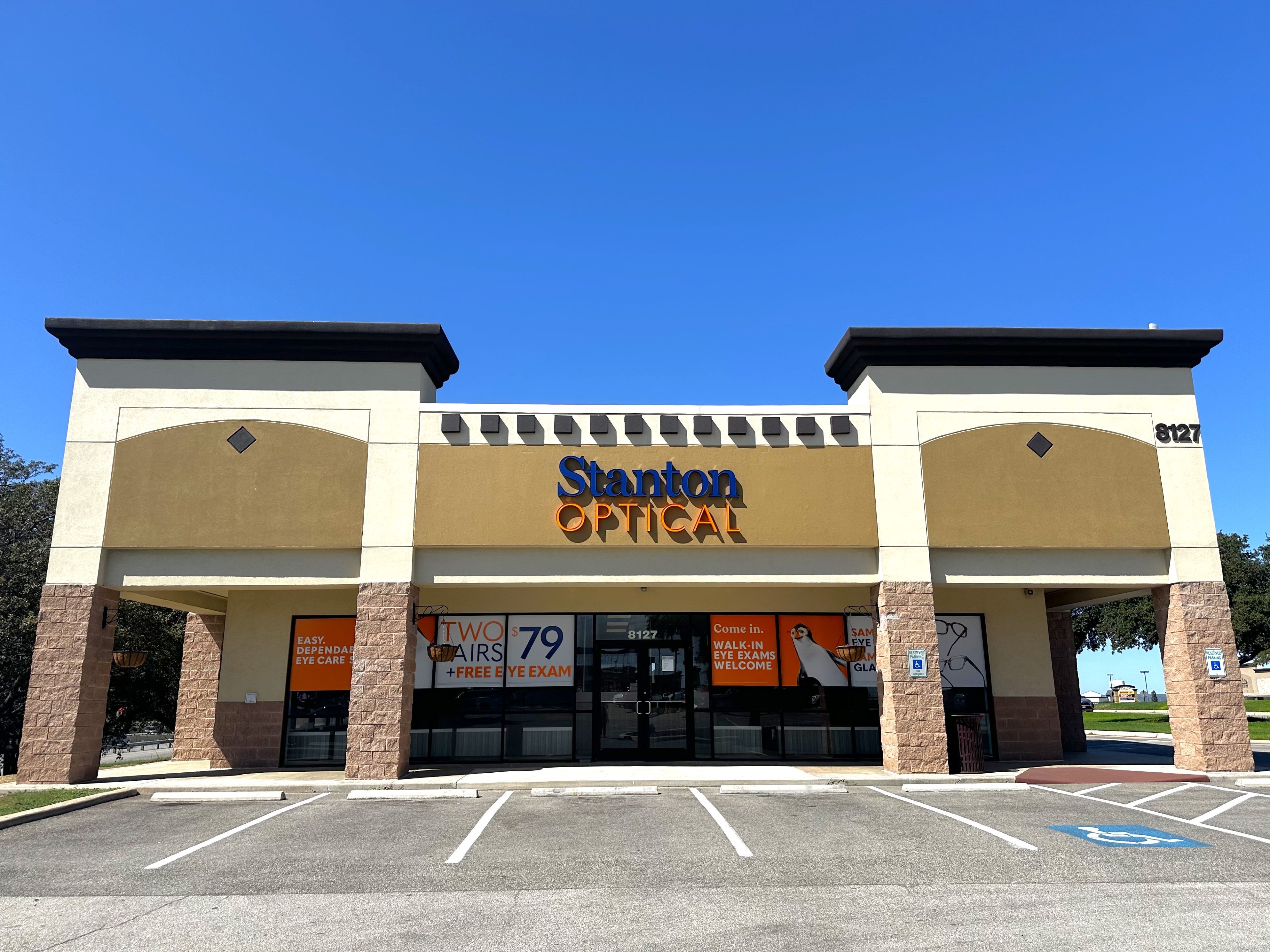 Storefront at Stanton Optical store in Selma, TX 78154