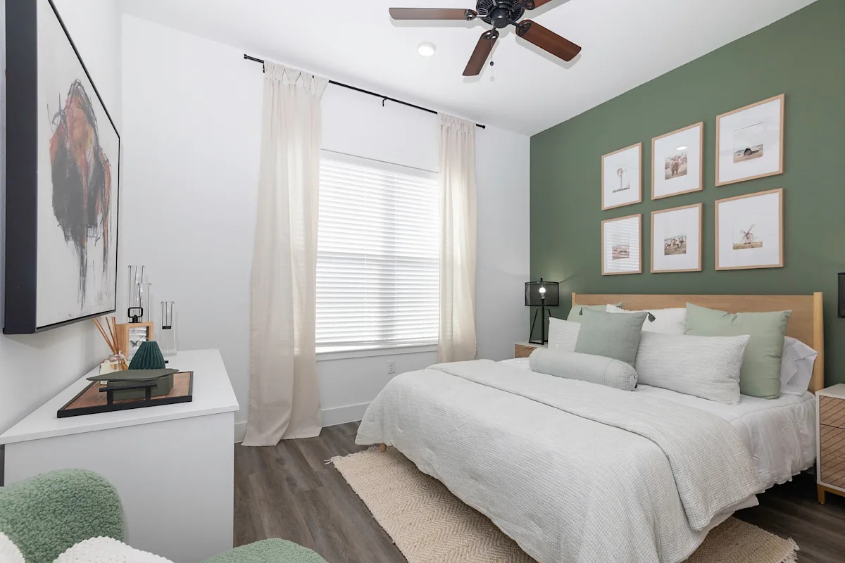 Spacious Bedroom 