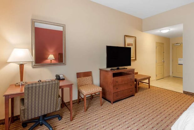 Images Hampton Inn & Suites Arcata, CA