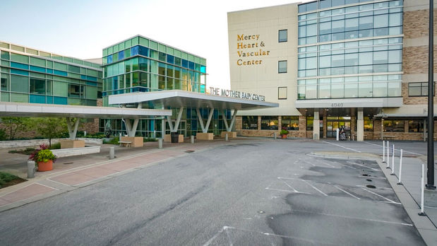 Images The Mother Baby Center at Mercy with Children's Minnesota