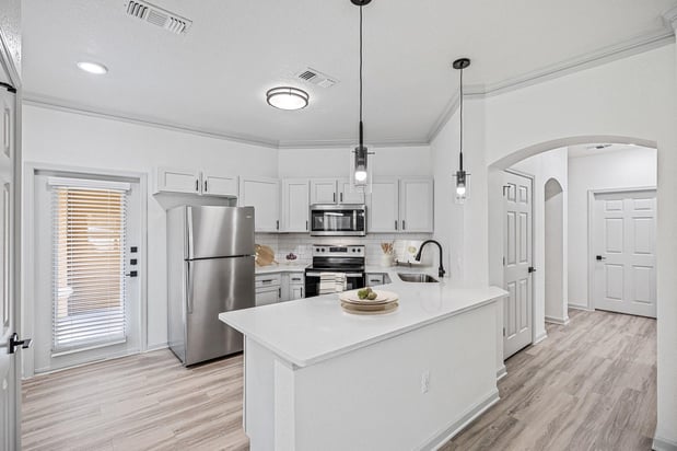 Images Halston World Gateway Apartment Homes