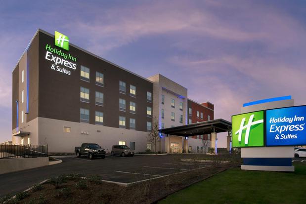 Images Holiday Inn Express & Suites San Antonio North - Windcrest by IHG