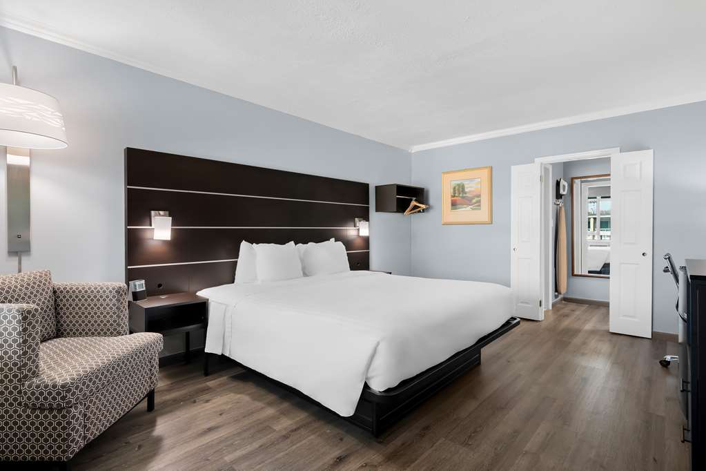 BW SureStay Plus Wilmington DE Accessible