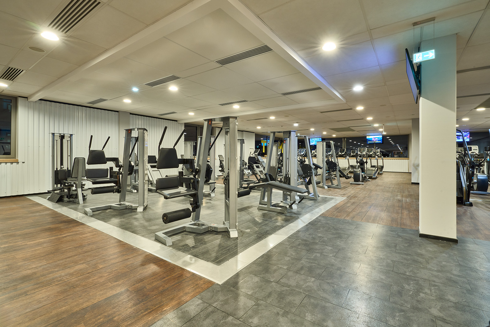 Bild 4 McFIT Fitnessstudio Aachen in Aachen