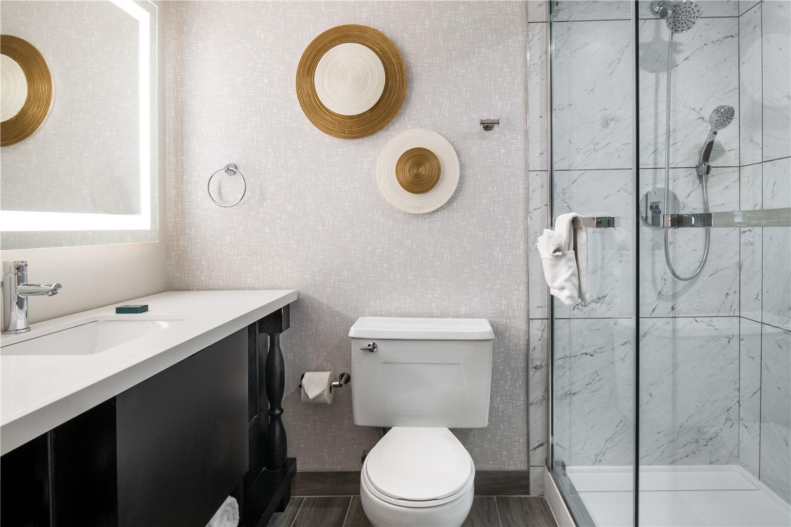 Guest room bath 