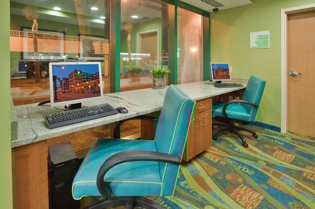 Images Holiday Inn & Suites Virginia Beach - North Beach by IHG
