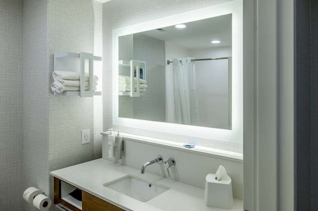 Images Hampton Inn & Suites Cleburne