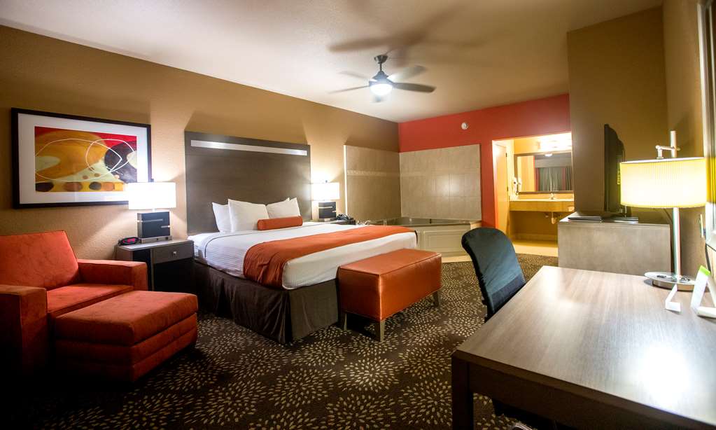 King with Whirlpool Best Western Executive Inn El Campo El Campo (979)543-7033