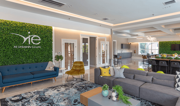 Images Vie at University Downs