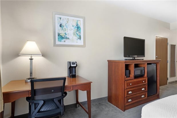 Images Best Western Plus Executive Hotel & Suites