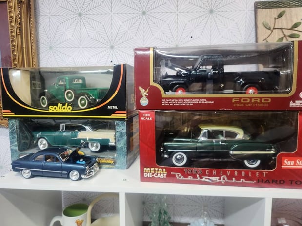 Images Ms. Rhonda's Antiques and More