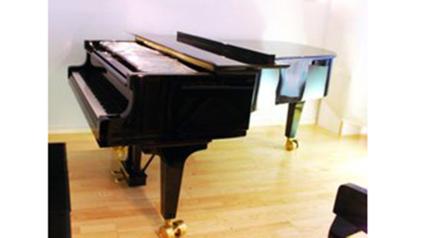 Images Roberts pianoteknik & flygelservice