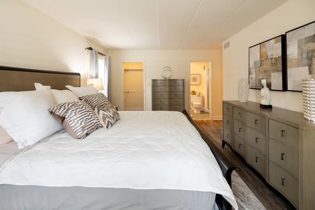 Images Ivy Hall Apartments*