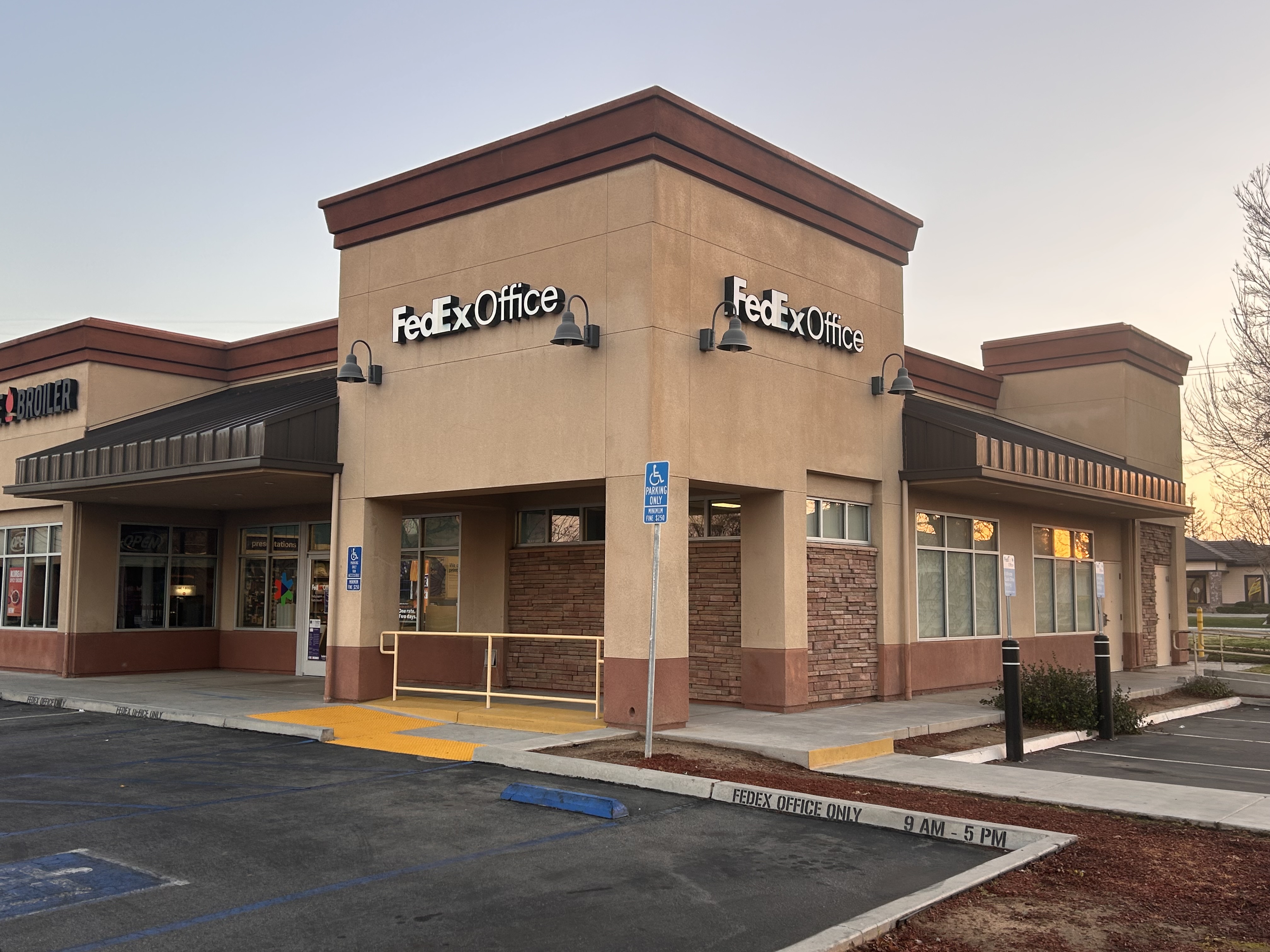 FedEx Office Print & Ship Center Image