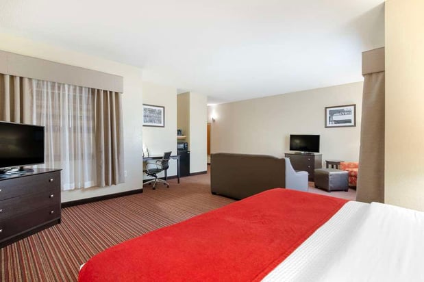 Images Best Western Plus Bradbury Inn & Suites