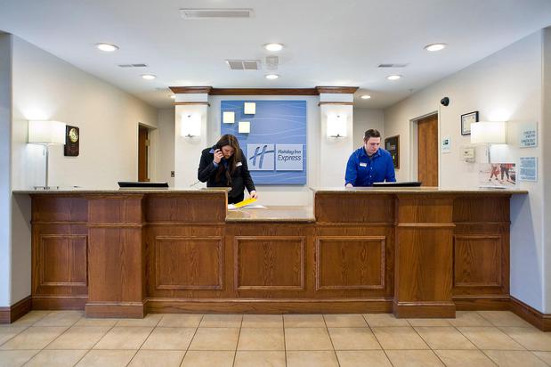 Images Holiday Inn Express & Suites Brookings, an IHG Hotel