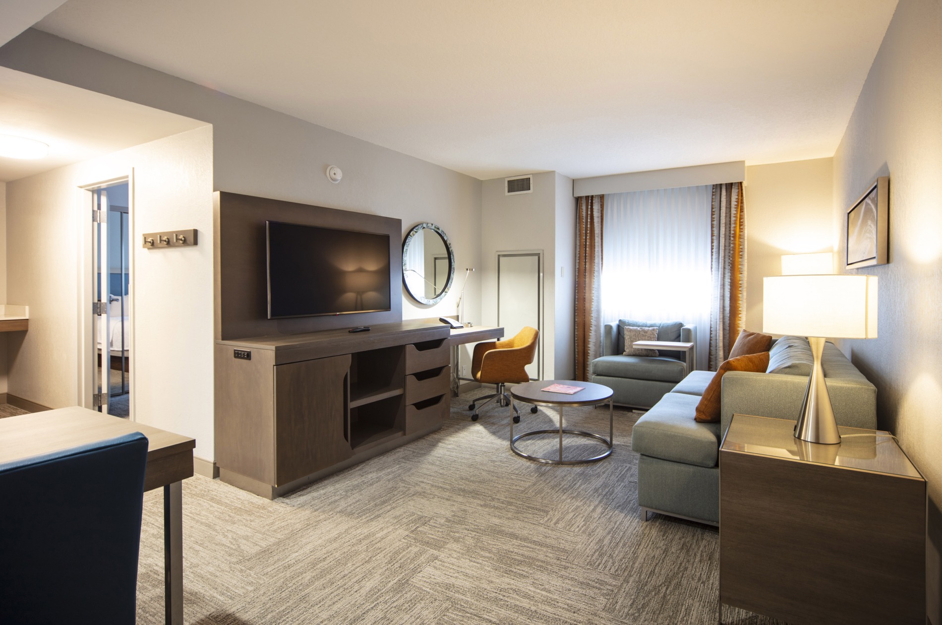 Hampton Inn & Suites by Hilton Miami Airport South / Blue Lagoon - Spacious Guestrooms & Suites