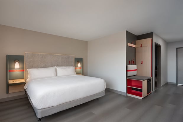 Images avid hotel Oak Creek by IHG