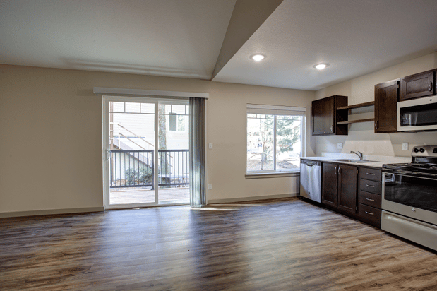 Images Commons at Redwood Creek Apartments