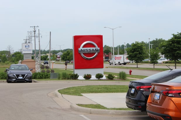 Images Russ Darrow Nissan of West Bend Service Center